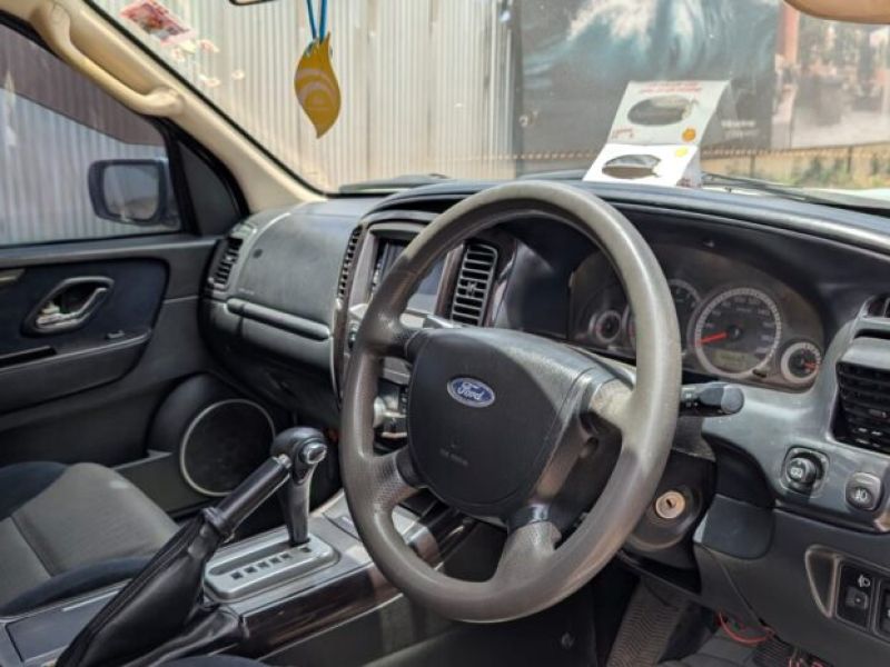 Thumbnail 4 - Ford Escape 2009 Petrol