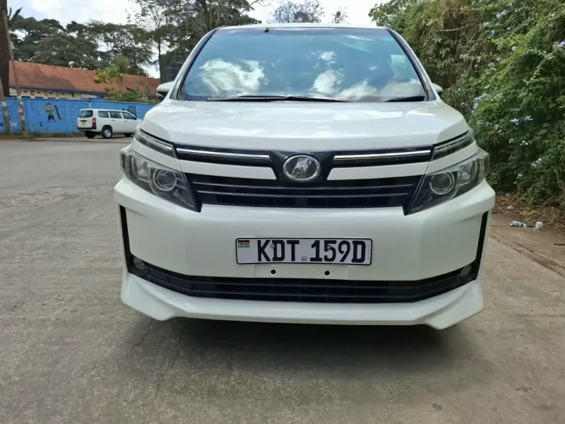 Toyota Noah 2017 Petrol
